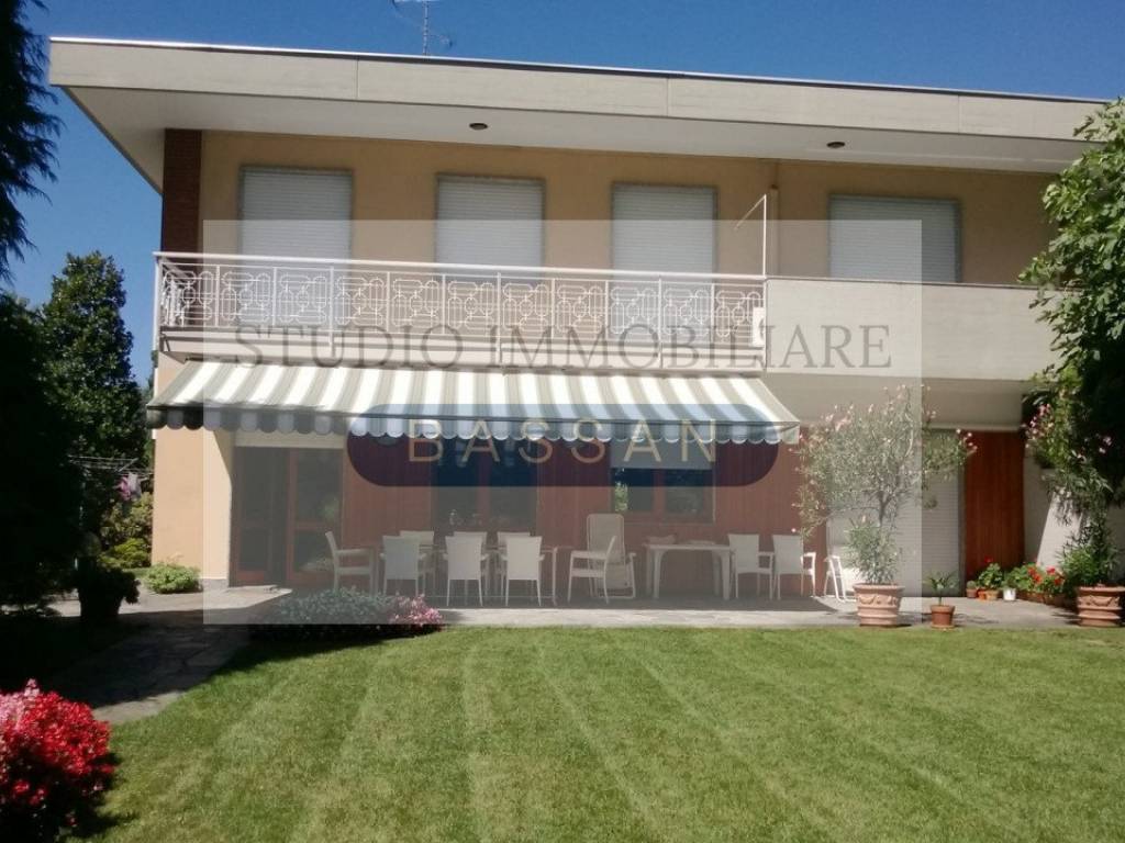 casa indipendente in vendita a Lonate Pozzolo