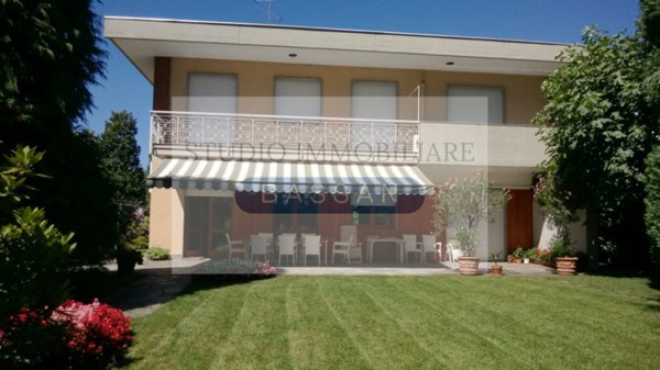 casa indipendente in vendita a Lonate Pozzolo