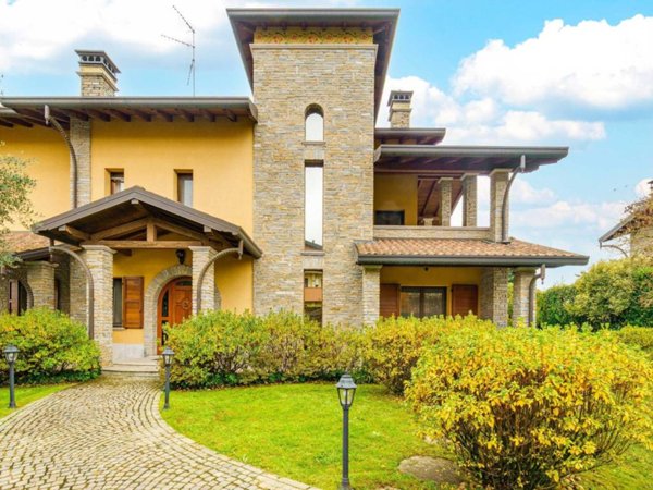 casa indipendente in vendita a Lonate Pozzolo