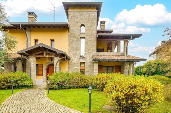 casa indipendente in vendita a Lonate Pozzolo in zona Sant'Antonino Ticino