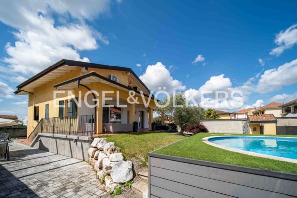 casa indipendente in vendita a Lonate Pozzolo in zona Sant'Antonino Ticino