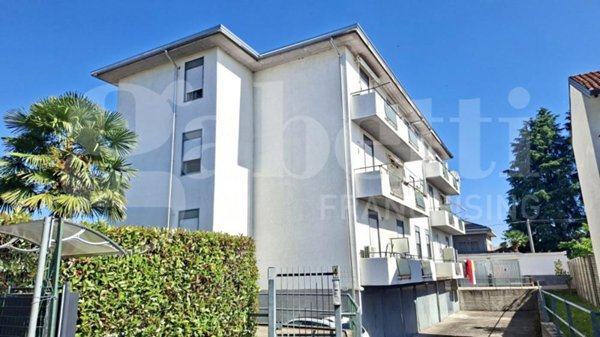 appartamento in vendita a Lonate Pozzolo in zona Sant'Antonino Ticino