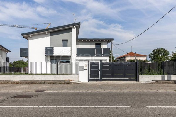 casa indipendente in vendita a Lonate Pozzolo in zona Sant'Antonino Ticino