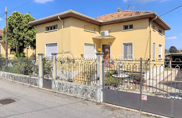 casa indipendente in vendita a Lonate Pozzolo