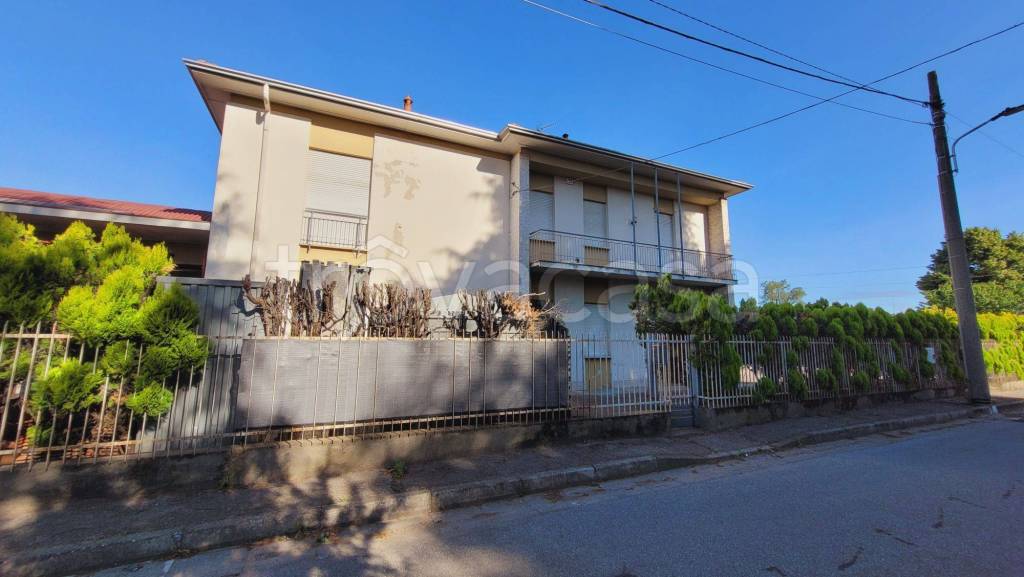 casa indipendente in vendita a Lonate Pozzolo in zona Sant'Antonino Ticino