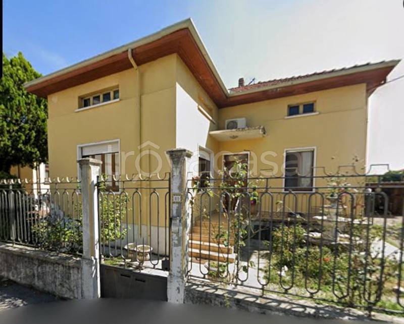 casa indipendente in vendita a Lonate Pozzolo