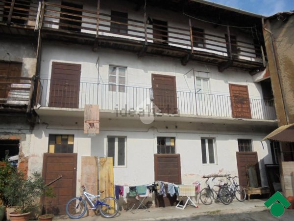 casale in vendita a Lonate Pozzolo