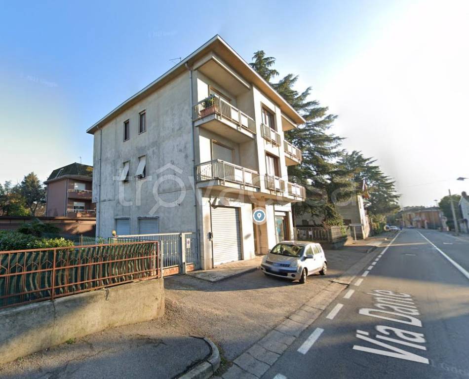 locale commerciale in vendita a Lonate Pozzolo