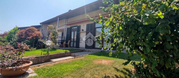 casa indipendente in vendita a Lonate Pozzolo in zona Sant'Antonino Ticino