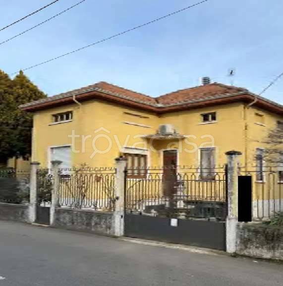 casa indipendente in vendita a Lonate Pozzolo