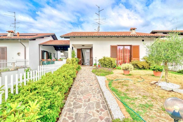 casa indipendente in vendita a Lonate Pozzolo in zona Sant'Antonino Ticino