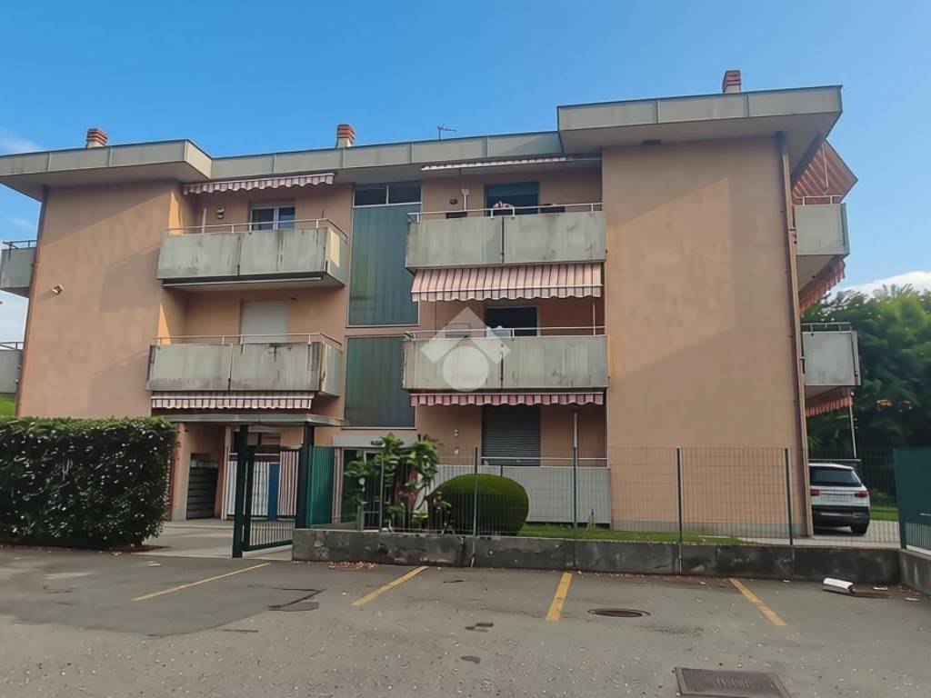 appartamento in vendita a Lonate Pozzolo in zona Sant'Antonino Ticino