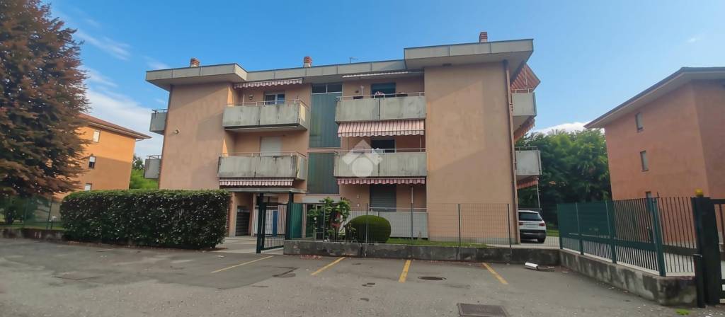 appartamento in vendita a Lonate Pozzolo in zona Sant'Antonino Ticino