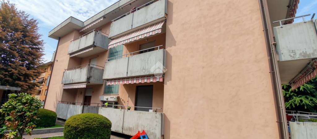 appartamento in vendita a Lonate Pozzolo in zona Sant'Antonino Ticino