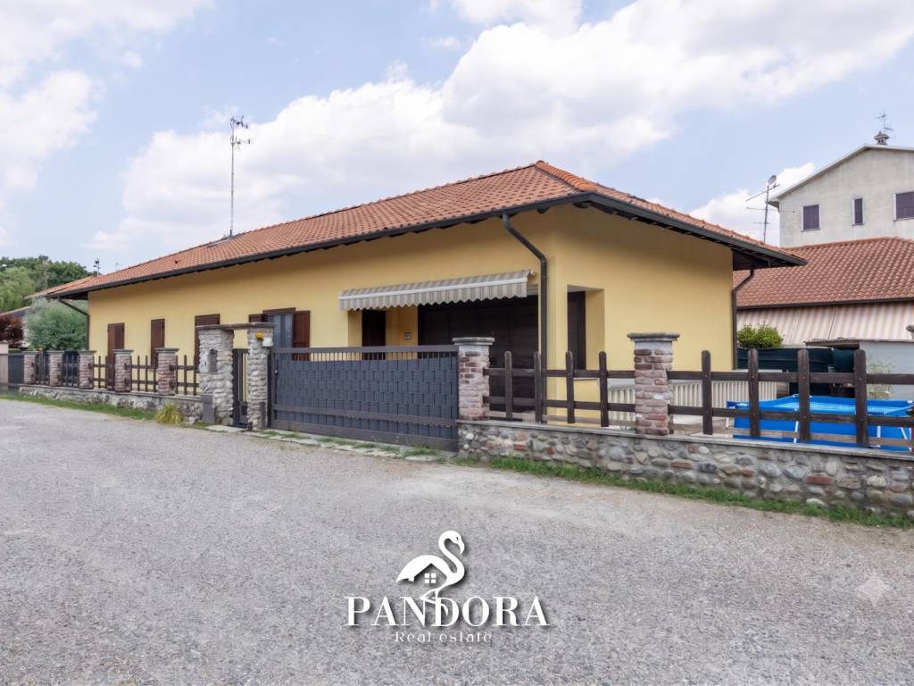 casa indipendente in vendita a Lonate Pozzolo in zona Sant'Antonino Ticino