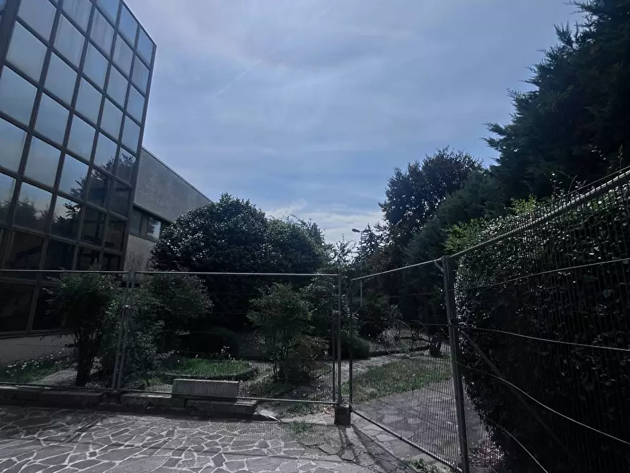 capannone in vendita a Lonate Pozzolo in zona Sant'Antonino Ticino