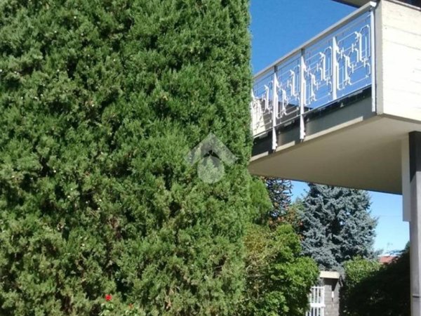 casa indipendente in vendita a Lonate Pozzolo in zona Sant'Antonino Ticino