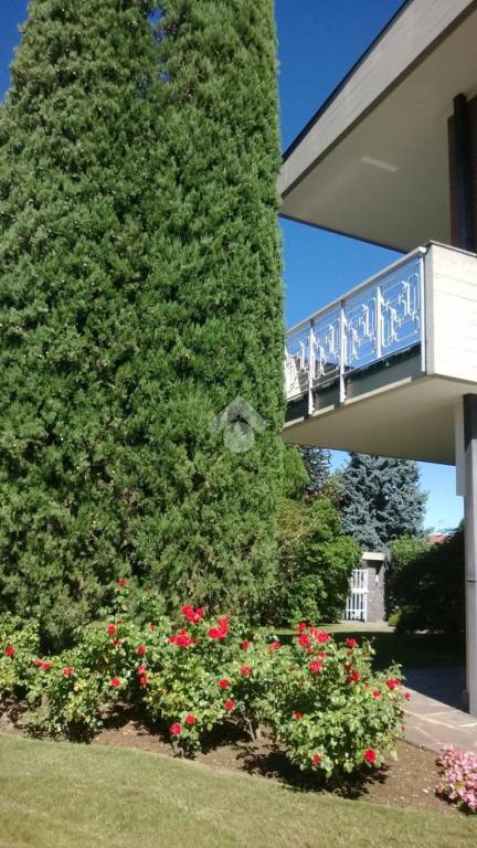 casa indipendente in vendita a Lonate Pozzolo in zona Sant'Antonino Ticino