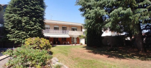 casa indipendente in vendita a Lonate Pozzolo in zona Sant'Antonino Ticino