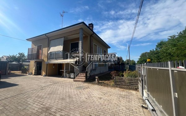 casa indipendente in vendita a Lonate Pozzolo in zona Sant'Antonino Ticino