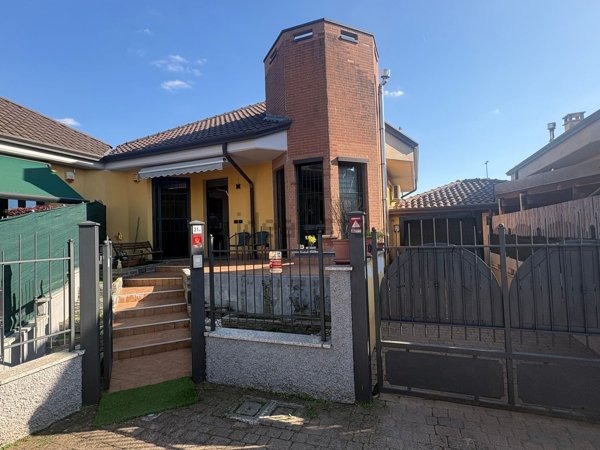 casa indipendente in vendita a Lonate Pozzolo in zona Tornavento
