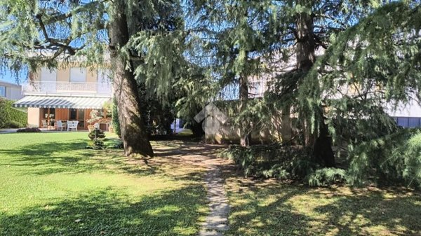 casa indipendente in vendita a Lonate Pozzolo in zona Sant'Antonino Ticino