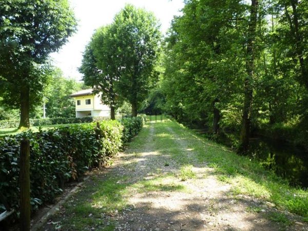 casa indipendente in vendita a Lonate Pozzolo