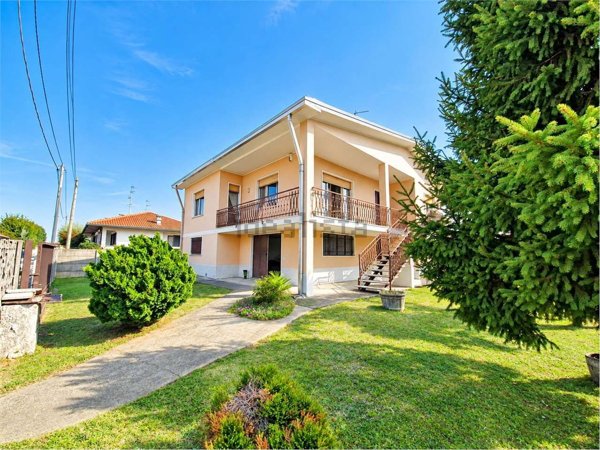 casa indipendente in vendita a Lonate Pozzolo in zona Sant'Antonino Ticino