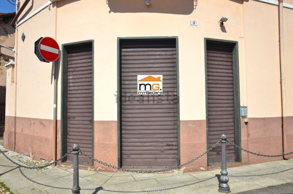locale commerciale in vendita a Lonate Pozzolo in zona Sant'Antonino Ticino
