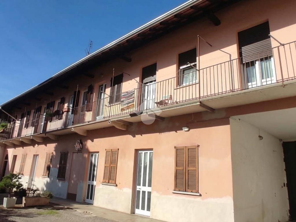appartamento in vendita a Lonate Pozzolo in zona Sant'Antonino Ticino