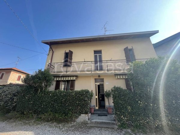 casa indipendente in vendita a Lozza