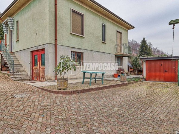 casa indipendente in vendita a Lozza
