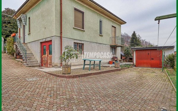 casa indipendente in vendita a Lozza