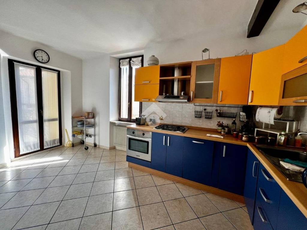 casa indipendente in vendita a Lozza