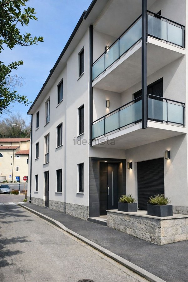 intera palazzina in vendita a Lozza