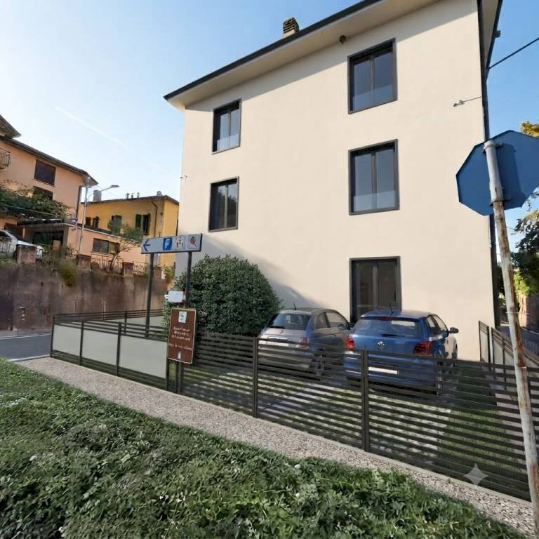 intera palazzina in vendita a Lozza