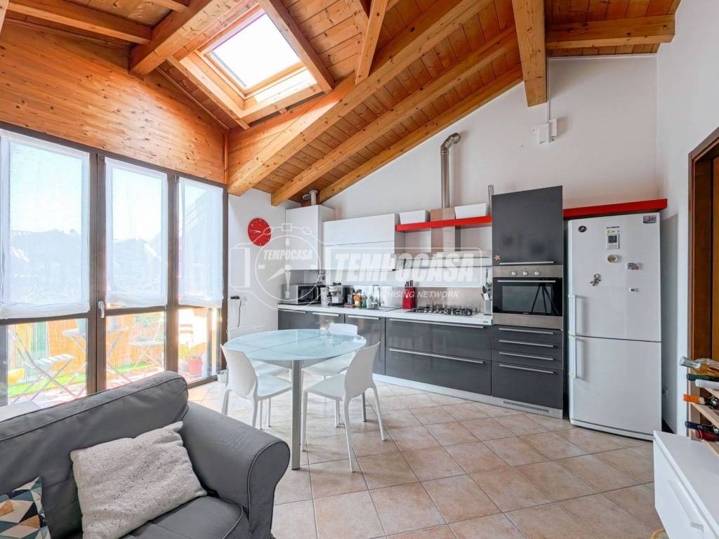 appartamento in vendita a Lozza