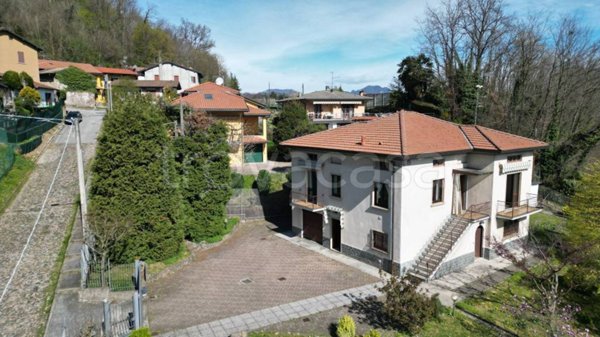 casa indipendente in vendita a Lozza