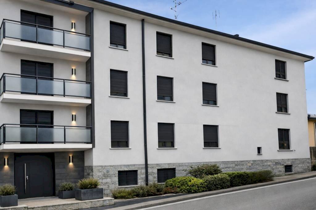 intera palazzina in vendita a Lozza