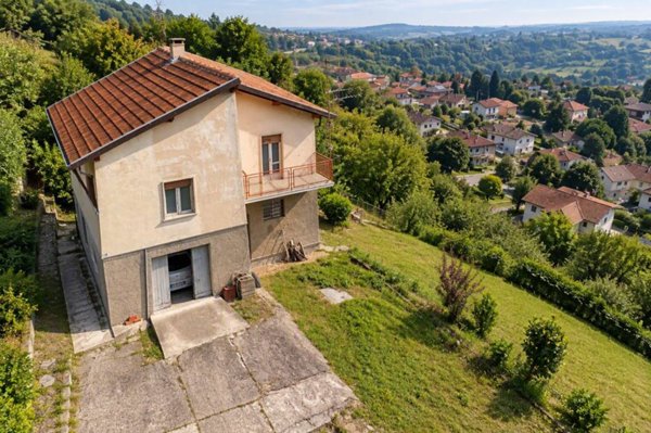 casa indipendente in vendita a Lozza