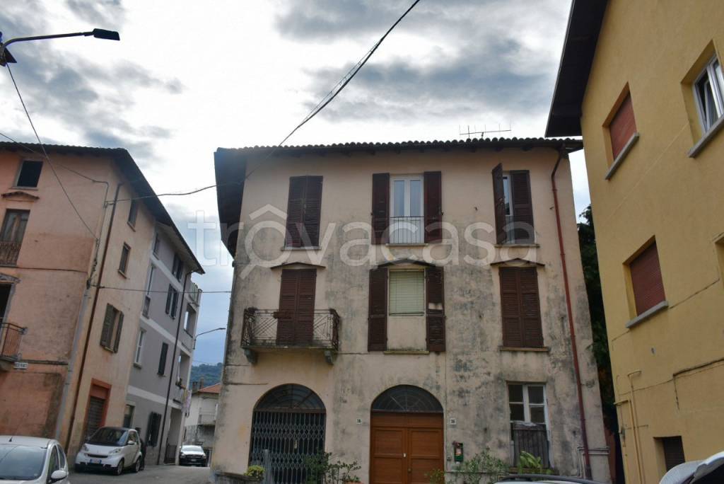 appartamento in vendita a Luino in zona Voldomino