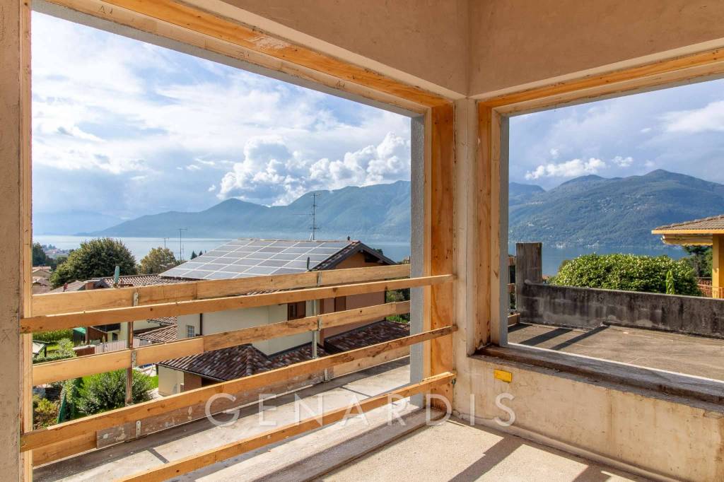 appartamento in vendita a Luino in zona Tecco