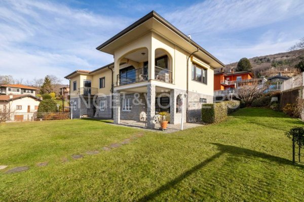 casa indipendente in vendita a Luino