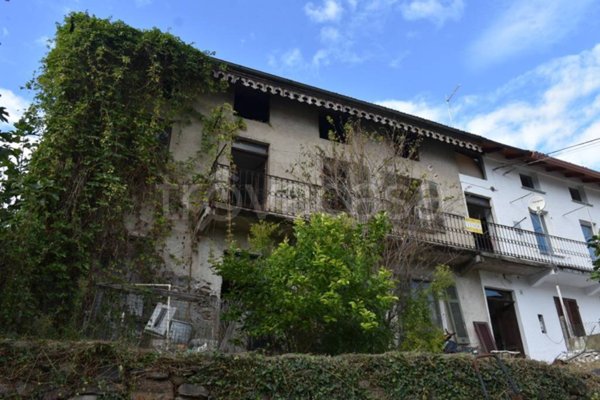 casa indipendente in vendita a Luino in zona Voldomino