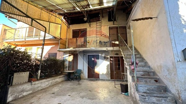 casa indipendente in vendita a Luino in zona Voldomino