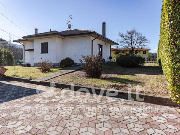 casa indipendente in vendita a Luino in zona Voldomino
