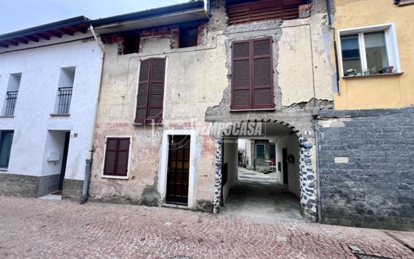 casa indipendente in vendita a Luino in zona Voldomino