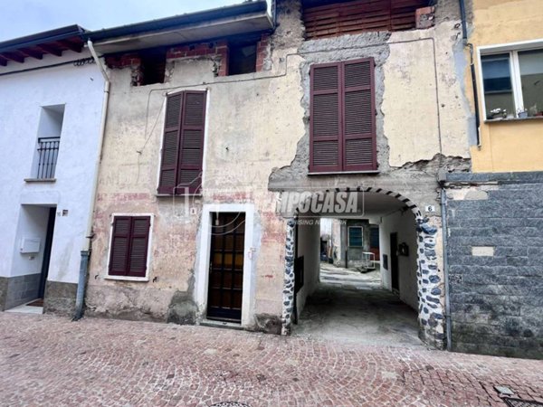 casa indipendente in vendita a Luino in zona Voldomino