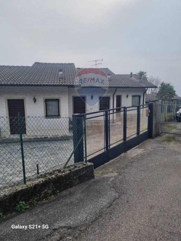 casa indipendente in vendita a Luino in zona Torretta