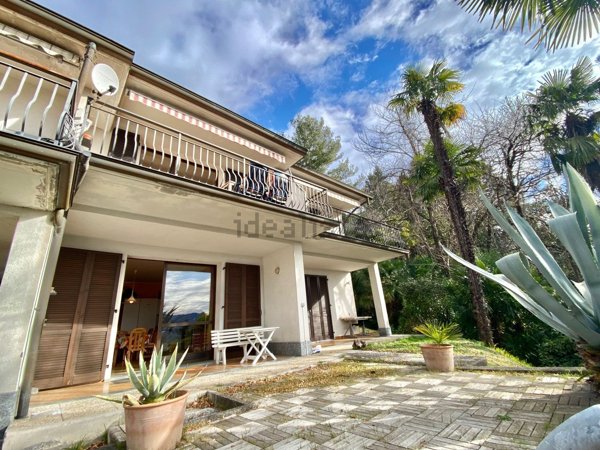 casa indipendente in vendita a Luino in zona Colmegna